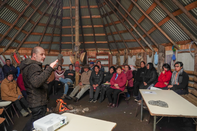 Equipo IEII UFRO presenta resultados de estudio antropológico y químico de tierras mapuche en Tirúa