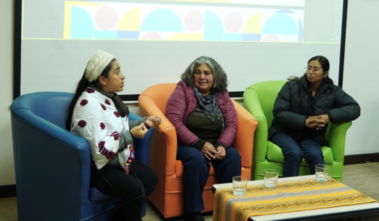 Mujeres tsotsil y mapuche lafkenche presentan experiencias de liderazgo comunitario en la Universidad de la Frontera