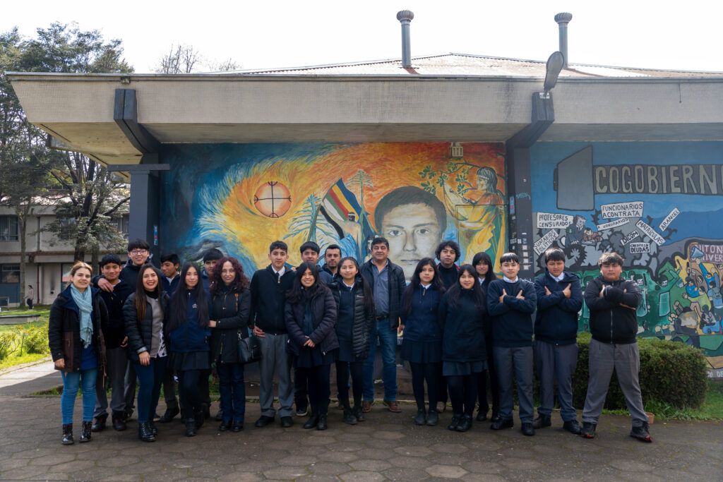 Visita de la escuela Ñereco en la UFRO