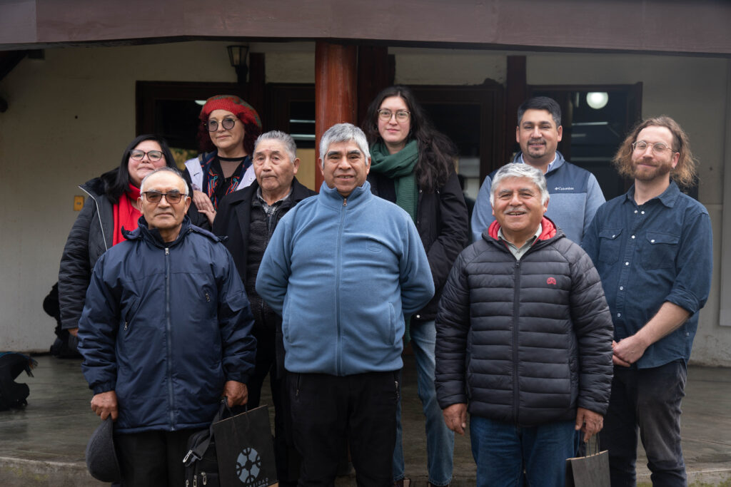 Visita de autores de la editorial küme dungu al Instituto de Estudios Indígenas e Interculturales