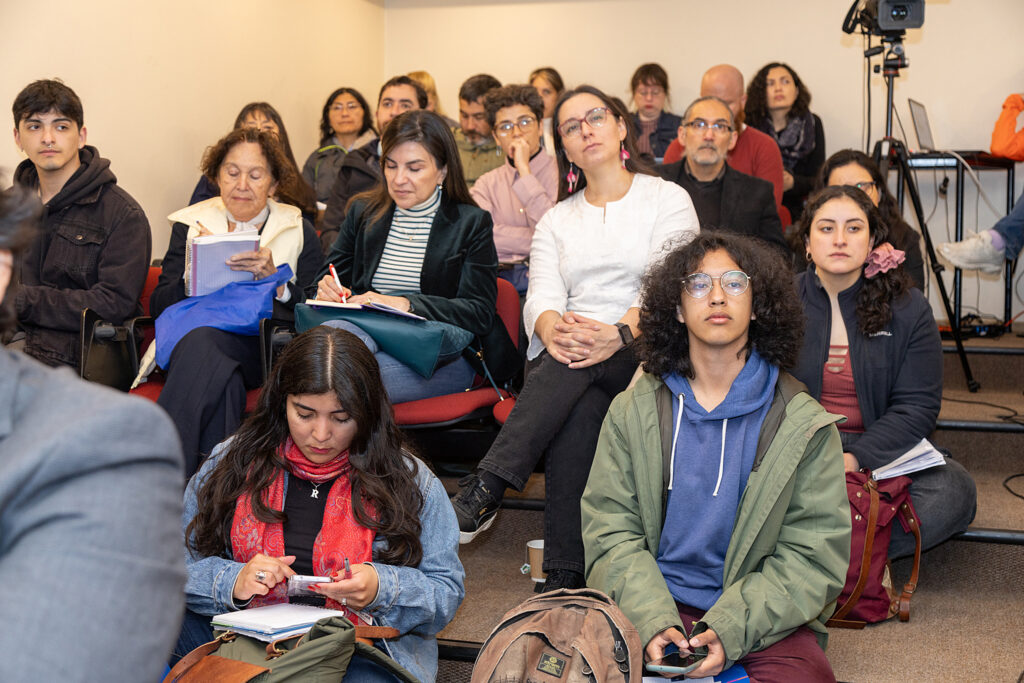 seminario "Hacia una investigación inter/transdisciplinaria: aportes desde la interculturalidad crítica"